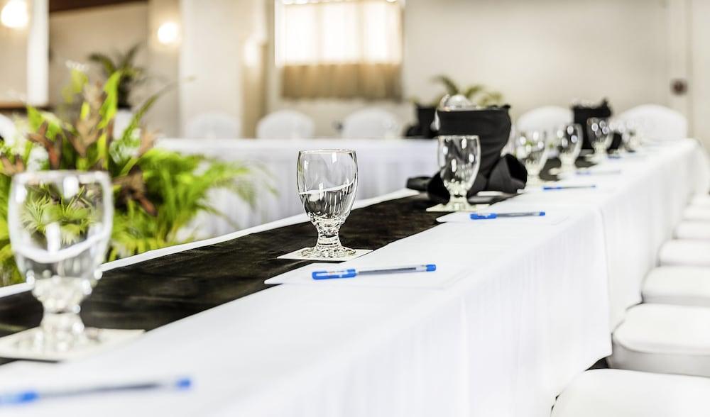 Tokatoka Resort Hotel Nadi Extérieur photo